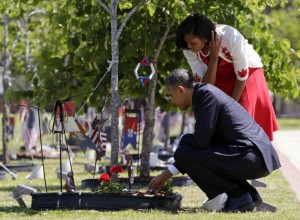 President Obama leaves Challenge Coin